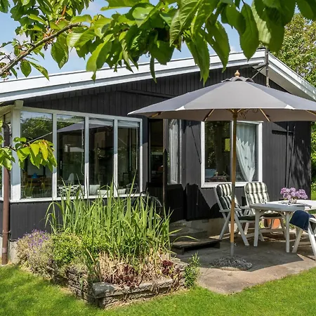 Holiday home Stunning In With Kitchen